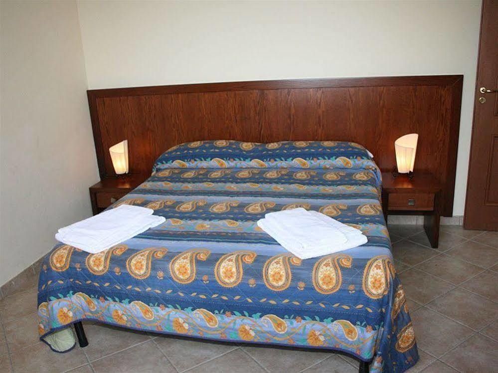 Red Hotel Sant'Elia 산타가타디밀리텔로 외부 사진