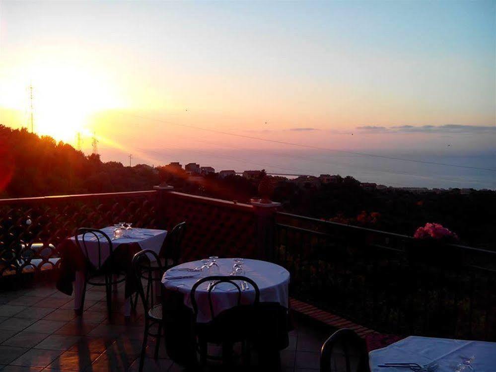 Red Hotel Sant'Elia 산타가타디밀리텔로 외부 사진